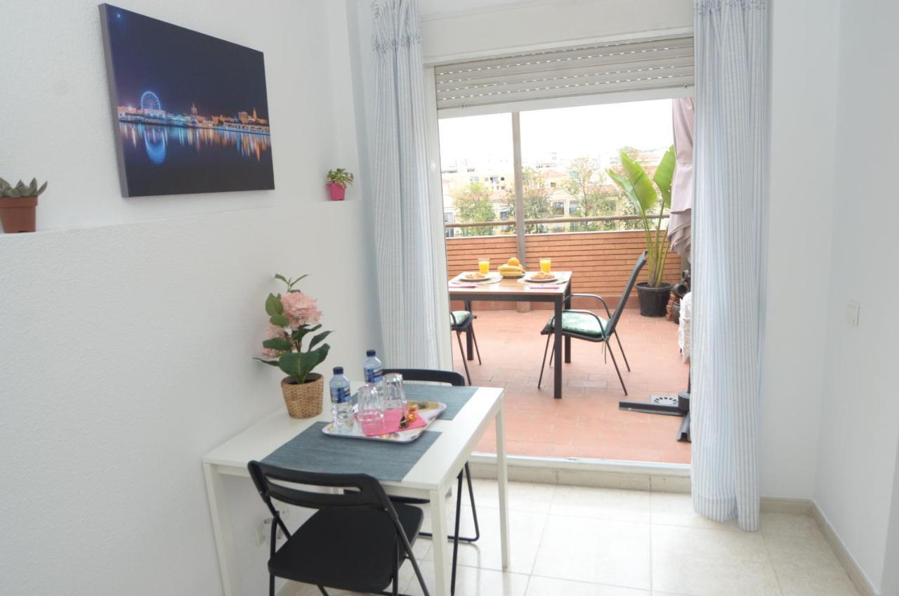 Habitacion Grande Con Terraza Privada, Malaga Centro Zewnętrze zdjęcie